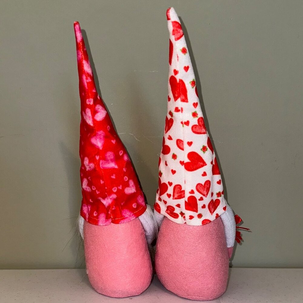 Valentines Day Gnomes decorations Love Tiered tray Hearts Fabric Love gnomes - Picture 3 of 3